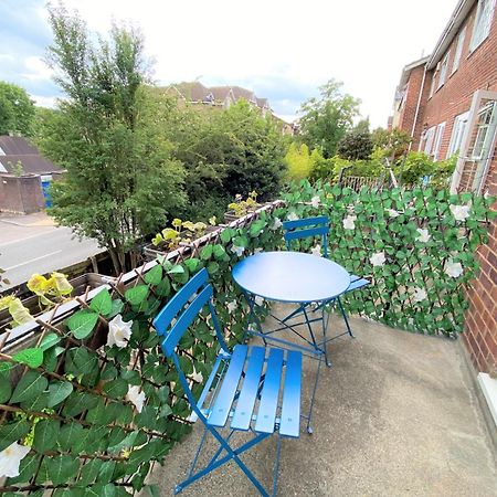 Apartmán Redhill Town Centre 3 Bed House Near Gatwick Airport, Easy Commute To London Exteriér fotografie