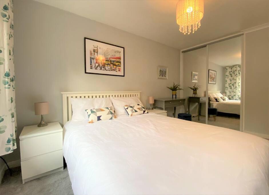 Apartmán Redhill Town Centre 3 Bed House Near Gatwick Airport, Easy Commute To London Exteriér fotografie