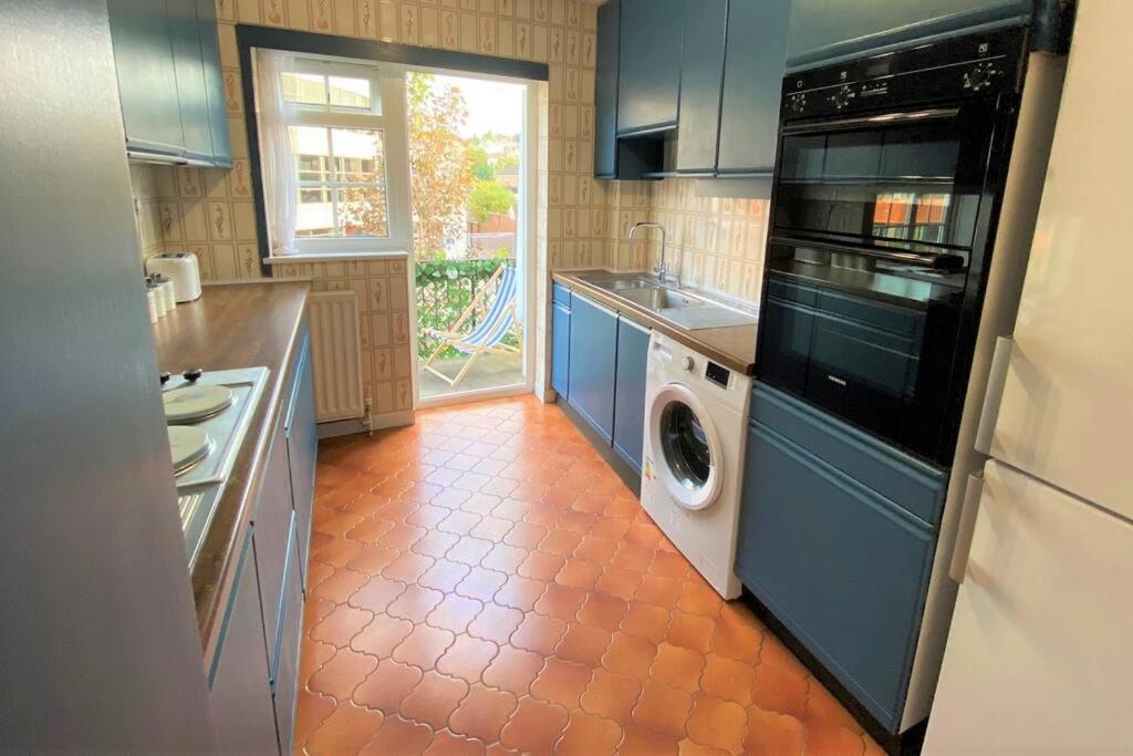 Apartmán Redhill Town Centre 3 Bed House Near Gatwick Airport, Easy Commute To London Exteriér fotografie
