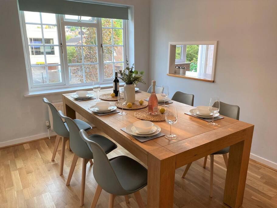 Apartmán Redhill Town Centre 3 Bed House Near Gatwick Airport, Easy Commute To London Exteriér fotografie